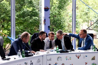 Keir Starmer, Emmanuel Macron Volodymyr Zelensky, Donald Tusk et Friedrich Merz ont parlé au téléphone avec Donald Trump lors du sommet de la communauté politique européenne de cette semaine